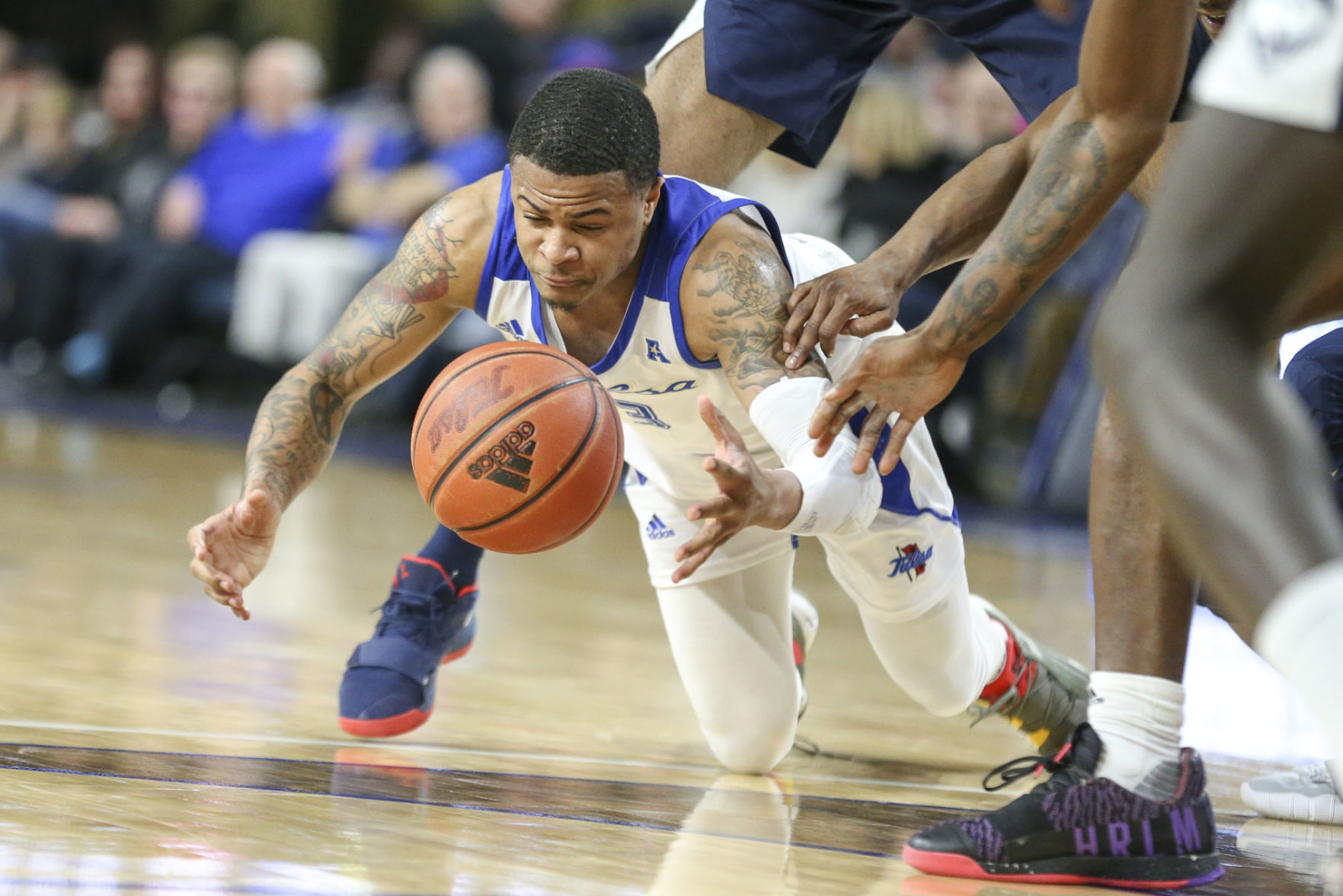 Tulsa Golden Hurricane vs Connecticut Huskies